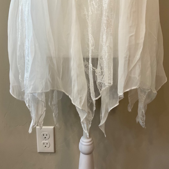 Wet Seal Lace, Sequin and Beaded Cami/Halter. White. Size S - Picture 6 of 12